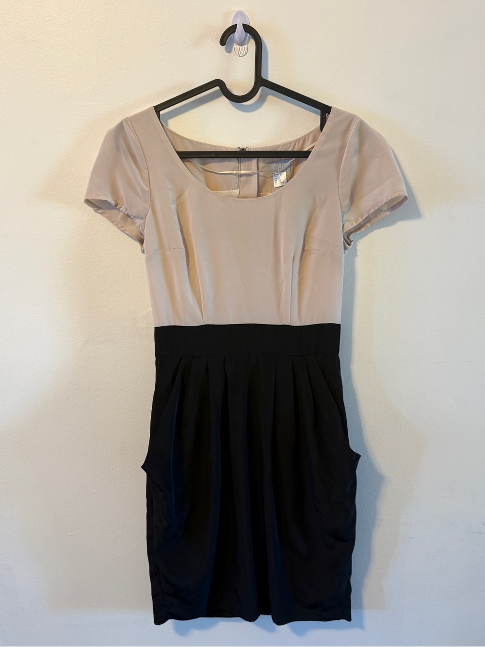 H&M Colorblock Short Sleeve Dress Beige Black with Pockets Size 4